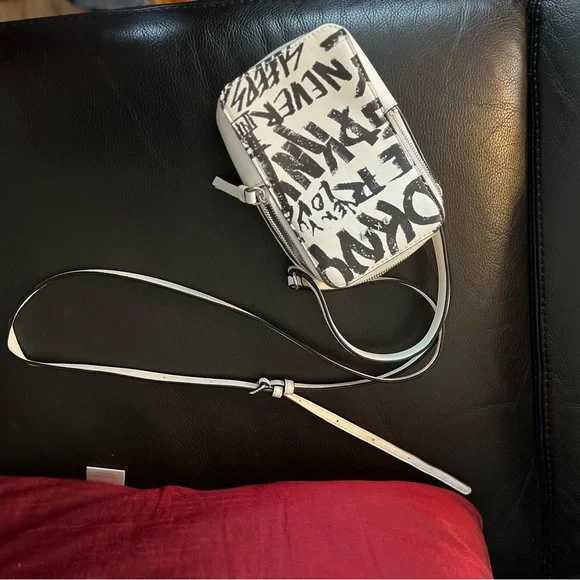 DKNY Phone Crossbody Bag Purse Small  Pockets Faux Leather Graffiti New York - Picture 4 of 7